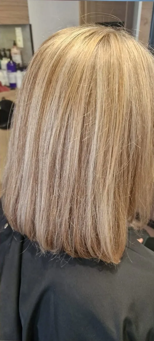 Beżowy blond (koloryzacja), praca salonu Wellezza